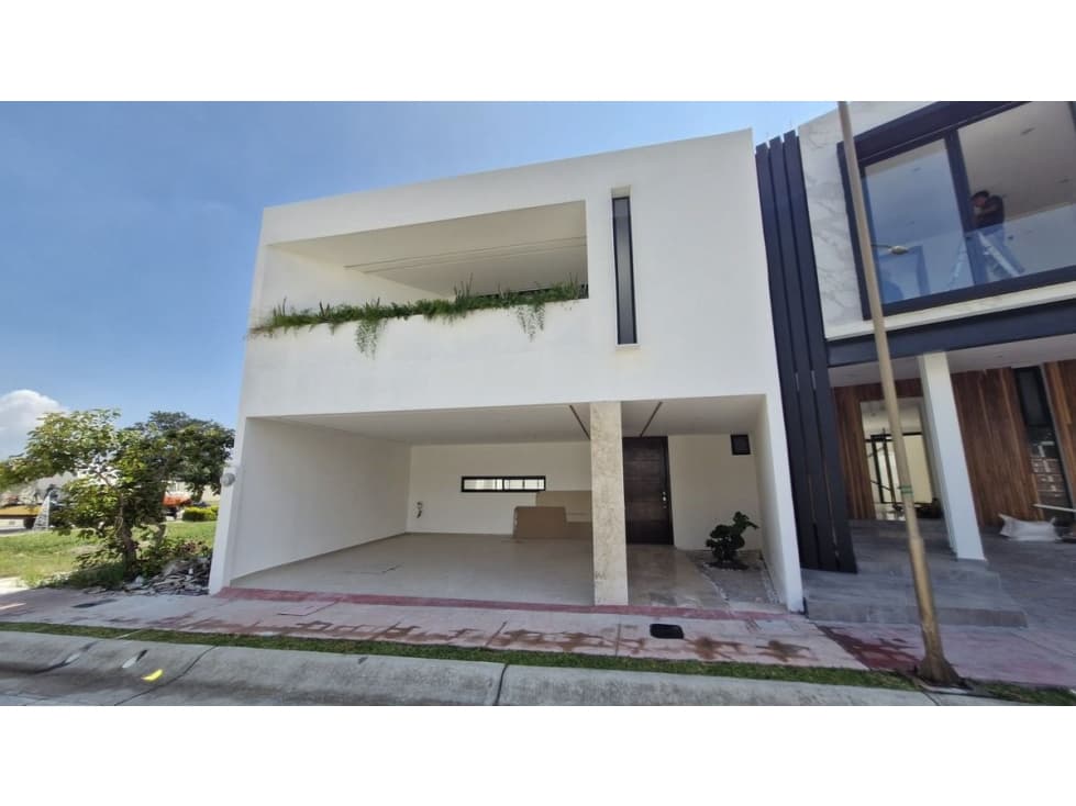 Residencia en venta en Fraccionamiento privado Puerta de Hierro - 1
