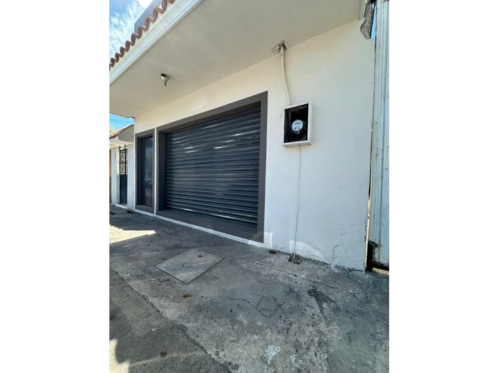 LOCAL CON BODEGA 300M2 EXCELENTE UBICACION FERROCARRILERA MAZATLAN - 1