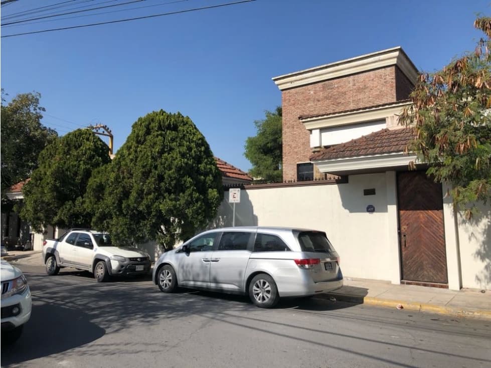 CASA EN RENTA EN MITRAS SUR - 1