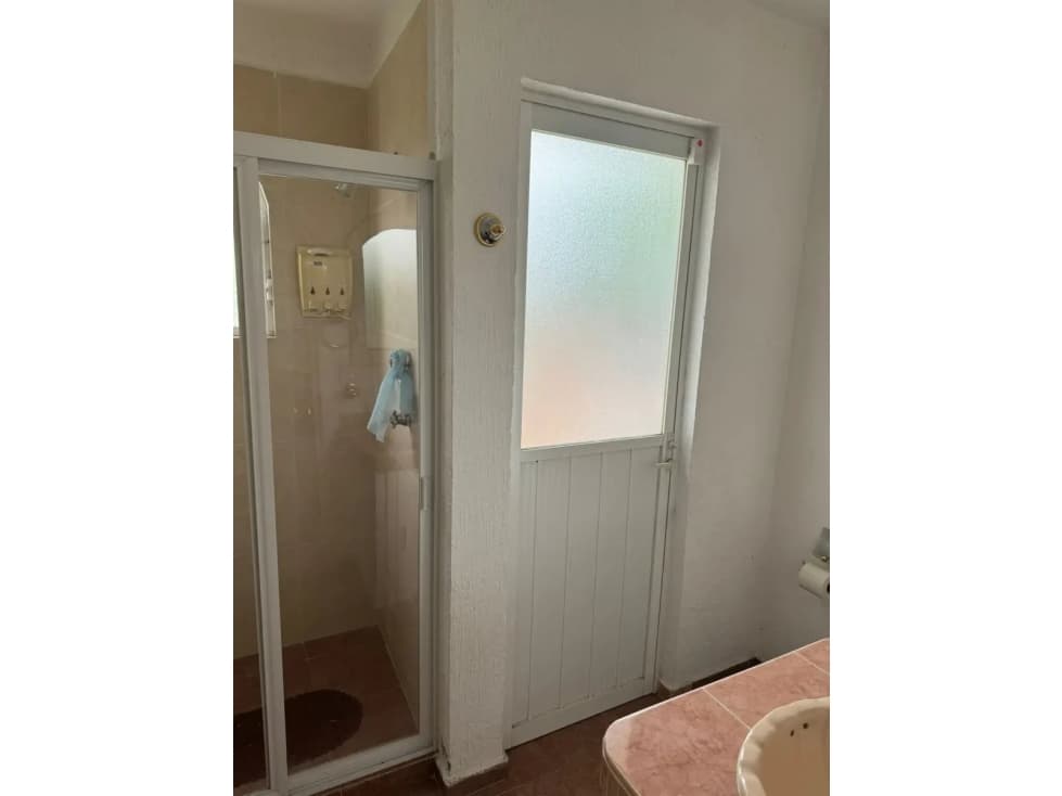 Casa en venta con alberca y jacuzzi en Lomas de Cocoyoc, Morelos - 1