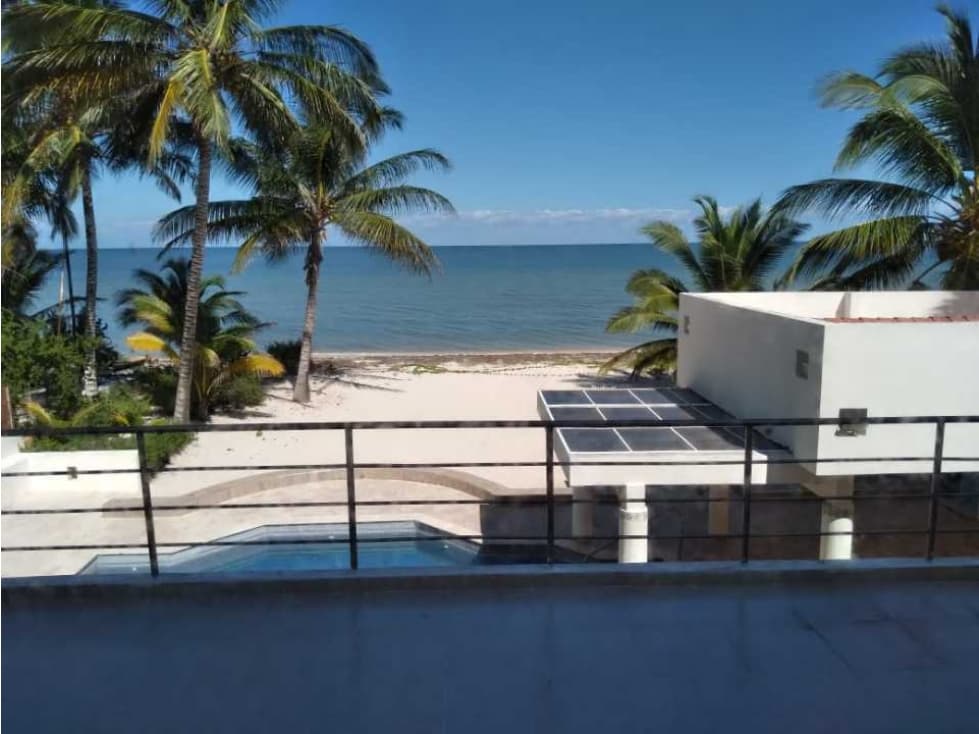 VENTA / RENTA DE HERMOSA VILLA FRENTE AL MAR EN CHICXULUB PUERTO - 1