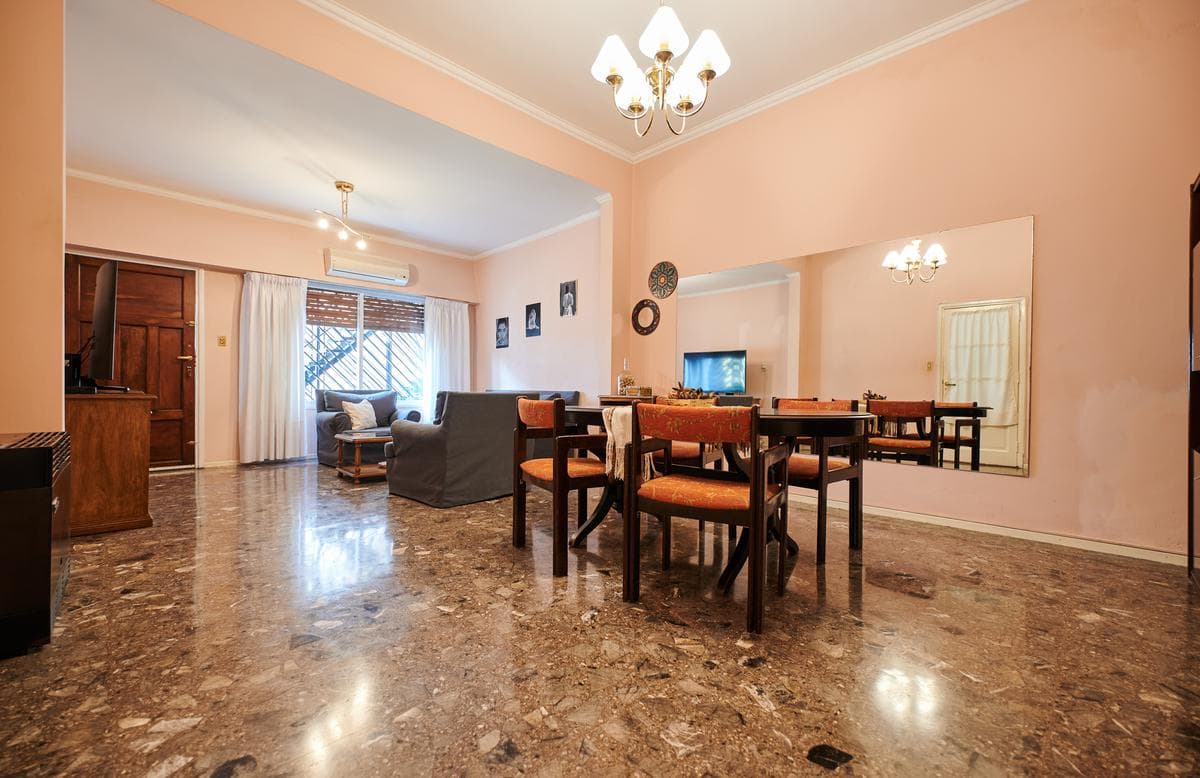 VENTA CASA 5 AMBIENTES - COCHERA - TERRAZA - PARRILLA - MULTIFAMILIAR - Villa Devoto - 1