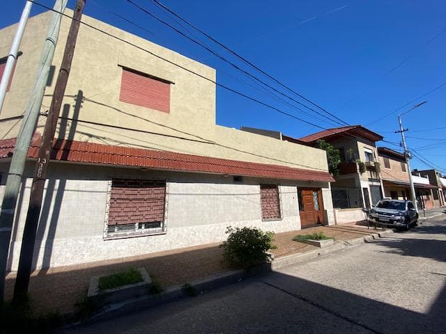 VENTA / CASA / AVELLANEDA / 4 AMBIENTES/ PATIO / TERRAZA / QUINCHO - 1