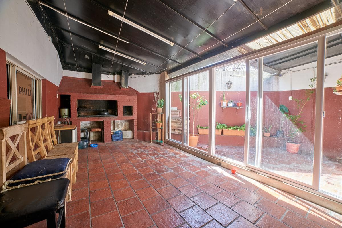 VENTA - CASA - 6 AMBIENTES - QUINCHO - PATIO - BARRACAS - 1