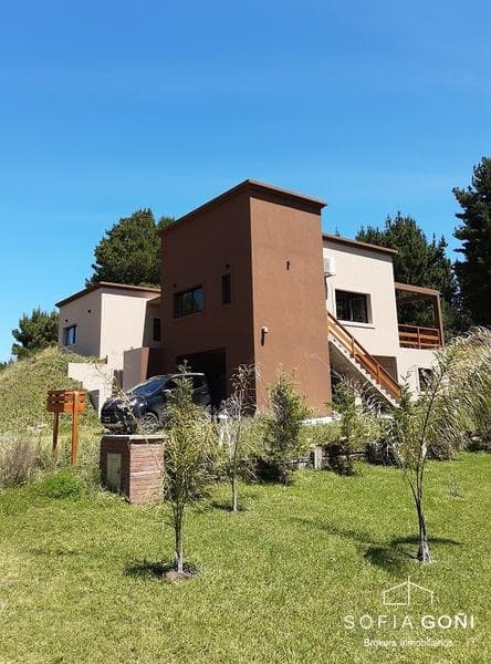 Excelente casa ubicada en el barrio ECUESTRE. - 1