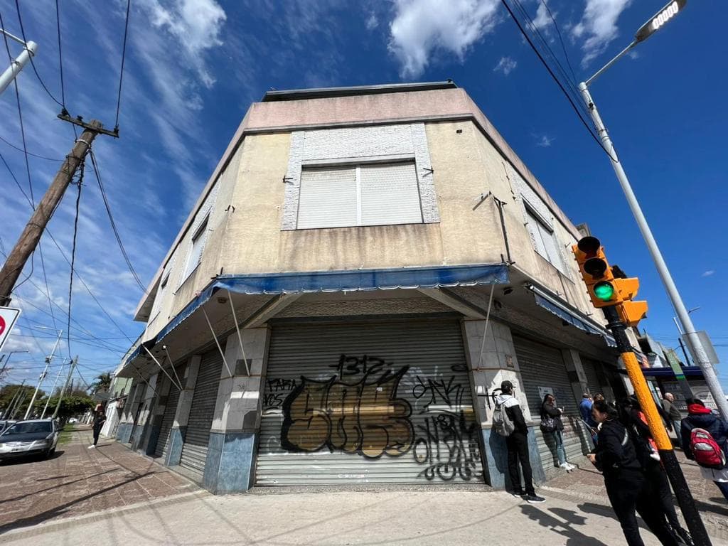 Fabian Onsari 1102, Wilde ¡Locales comerciales, Ideal Rubros Varios! ¡1033MT2! - 1
