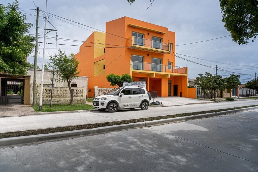 Venta Luminoso departamento 2 ambientes - Cochera - Balcon terraza con Parrilla- San Andres De Giles - 1