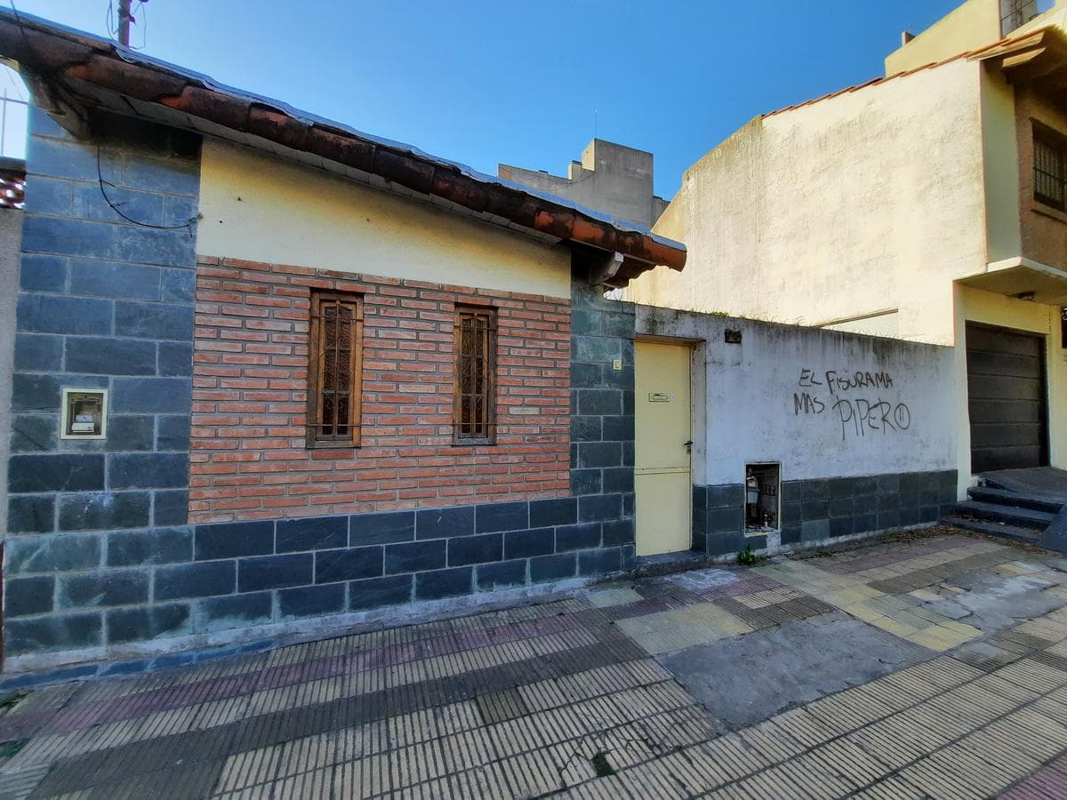 Lote en venta Moron Centro - FOT 2 - FOS 0.6. para construir. - 1