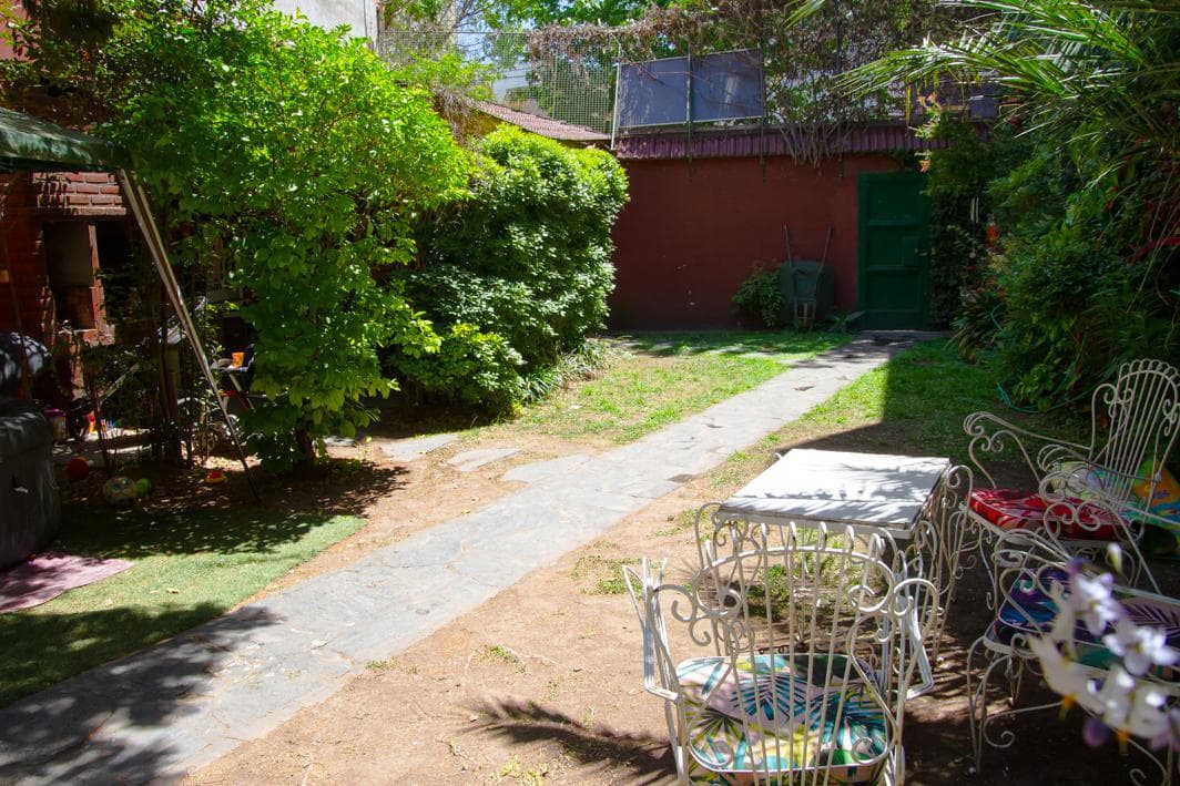 Venta casa con jardín en Monte Castro - 1