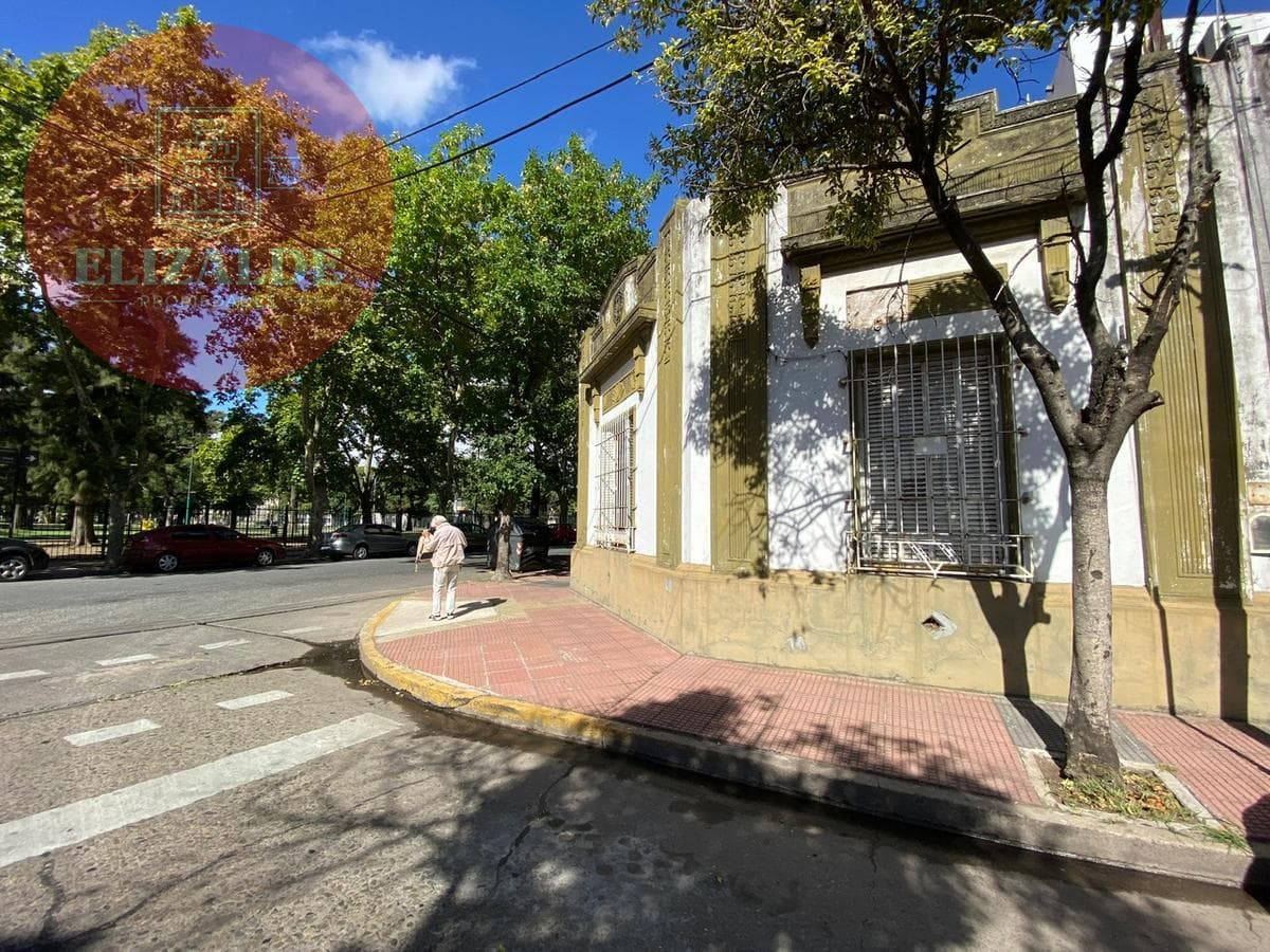 Casa en Esquina con vista a parque - Venta - Barracas - Oportunidad - 1