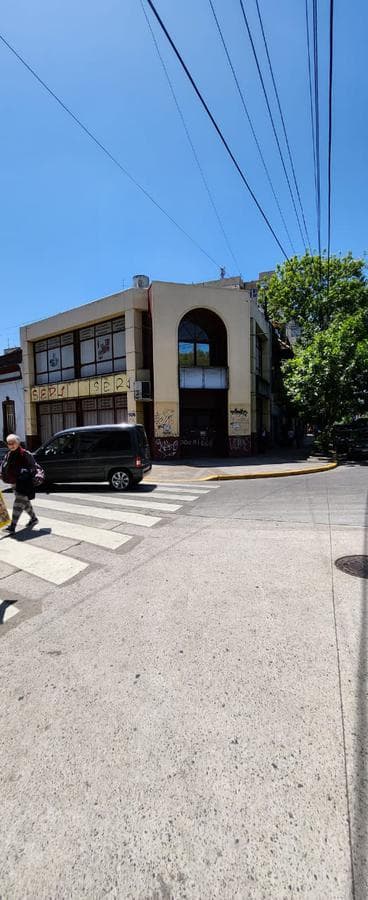 Local en ESQUINA sobre Avenida. - 1