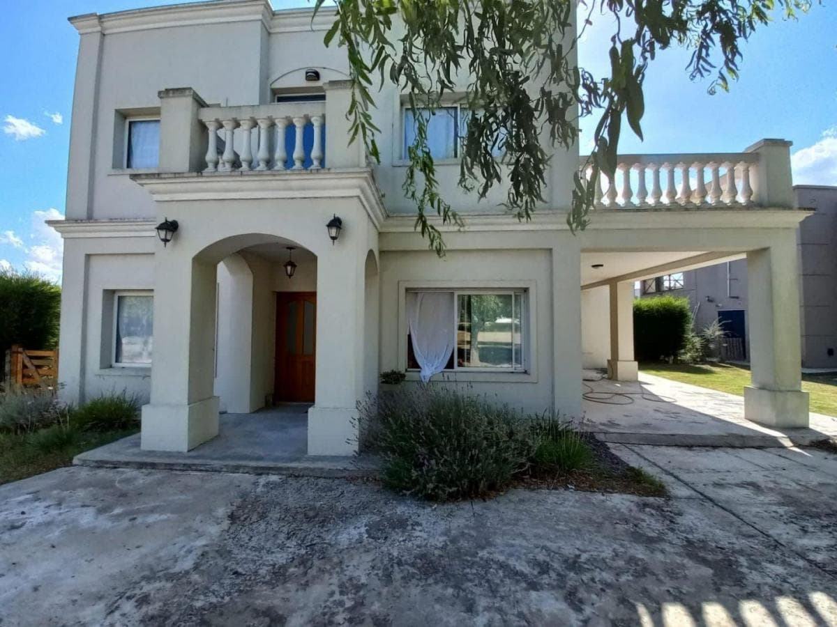 Casa 4 ambientes - Haras del Sur II - 1