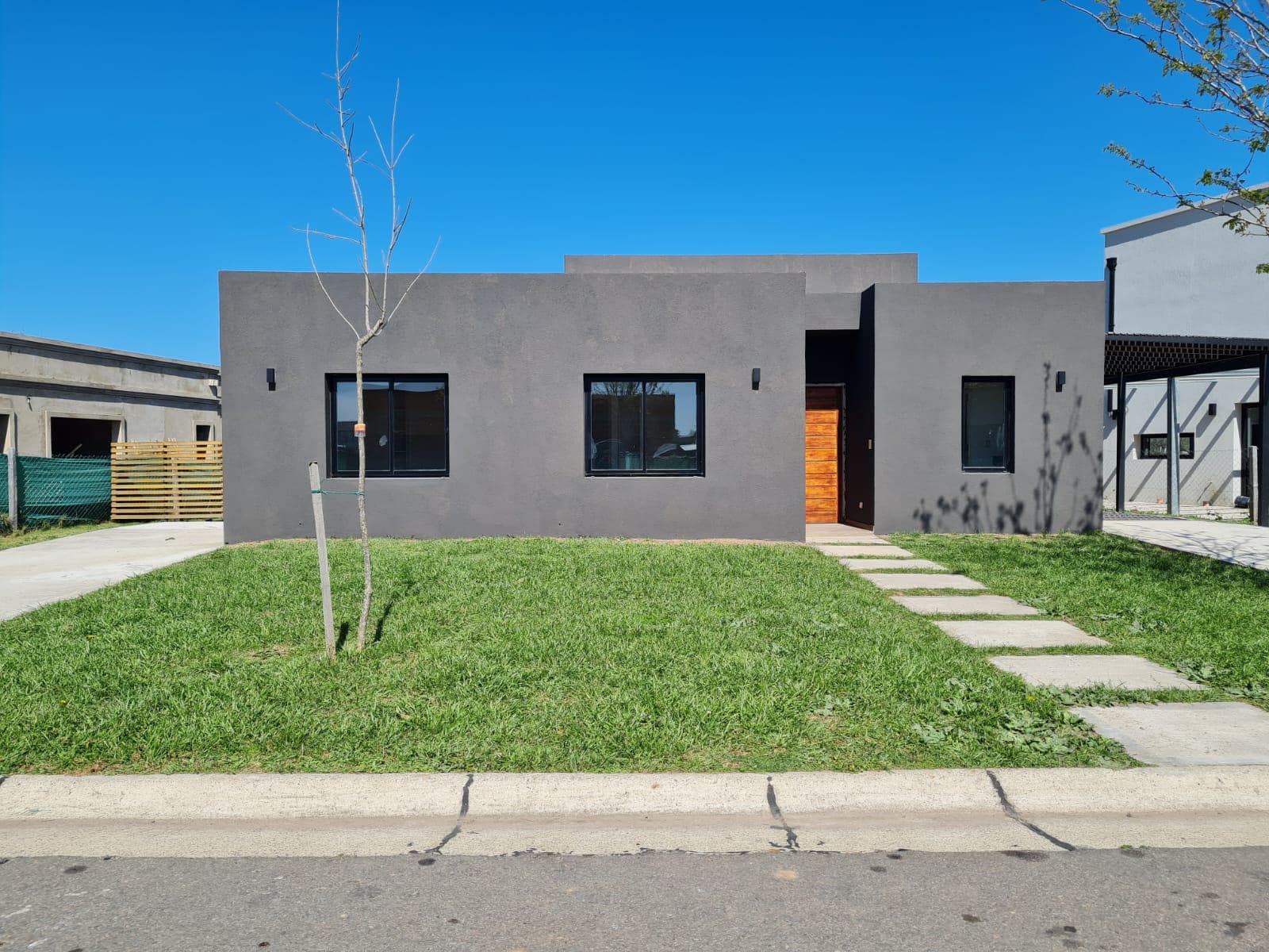 Navarrete Propiedades - Casa con pileta San Ramon, Pilar del Este - 1