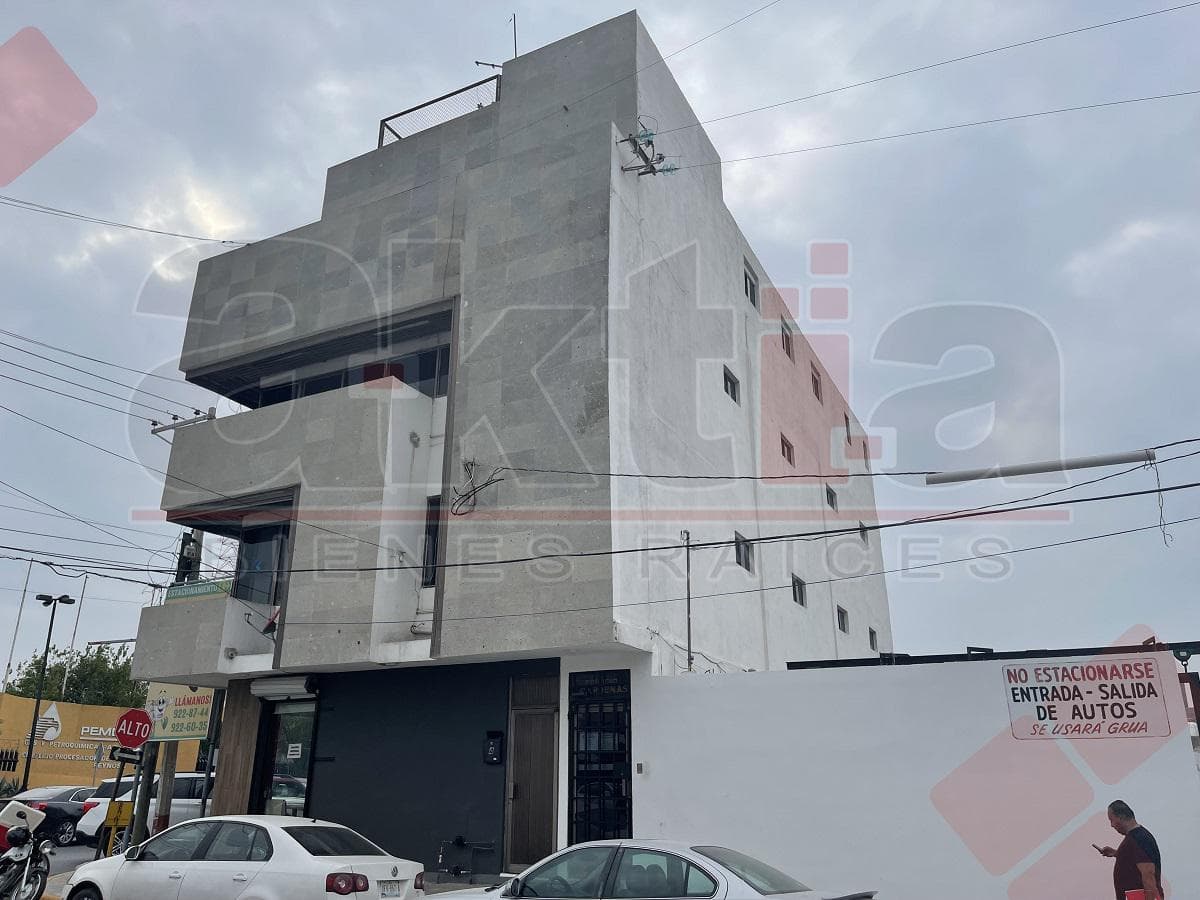 Edificio Comercial en Venta sobre Blvd Lazaro Cardenas, Frente a Corporativo PEMEX - 1
