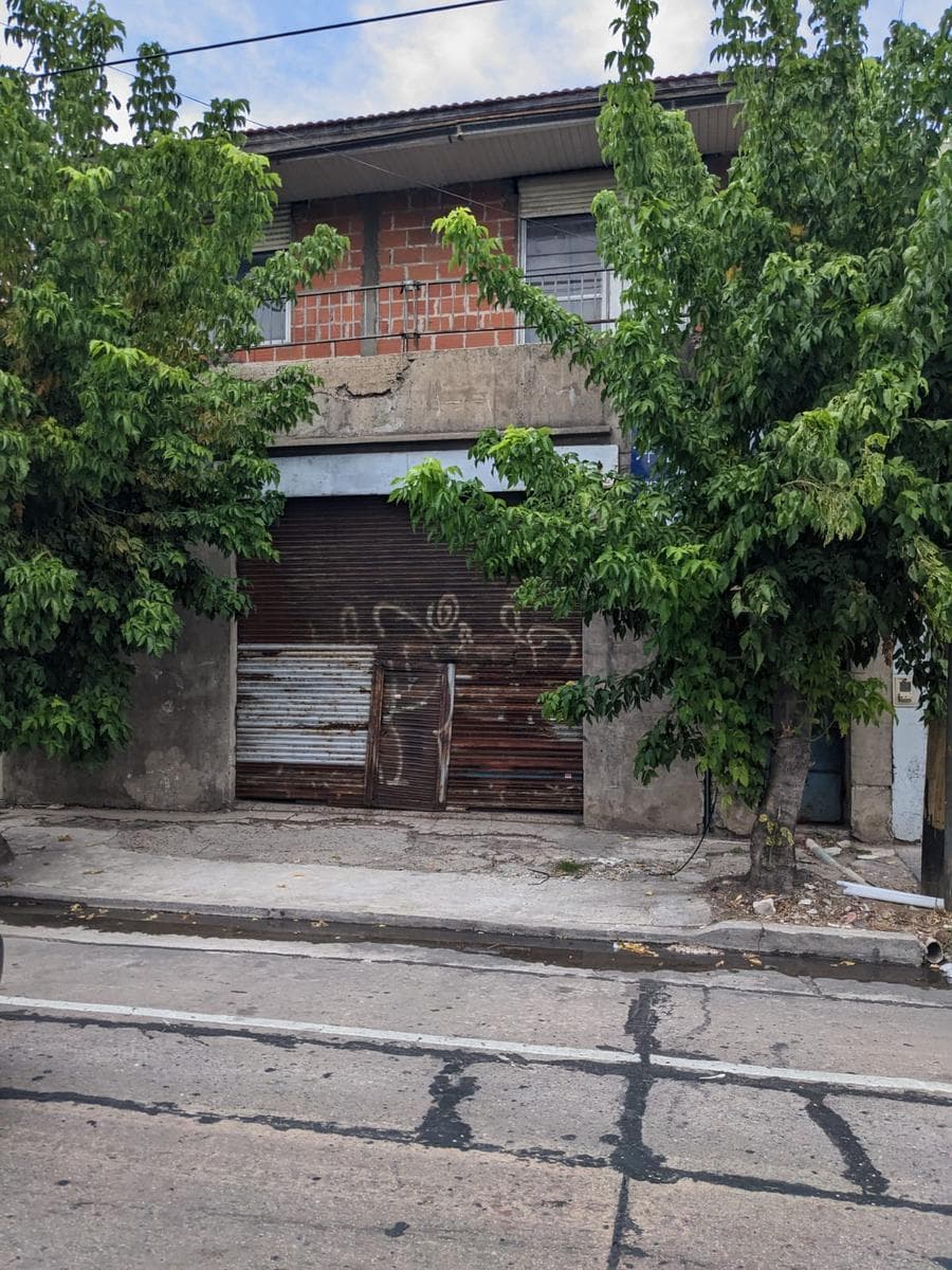 LOCAL COMERCIAL VENTA SARANDI AVELLANEDA A RECICLAR MAS DEPARTAMENTO IDEAL INVERSOR - 1