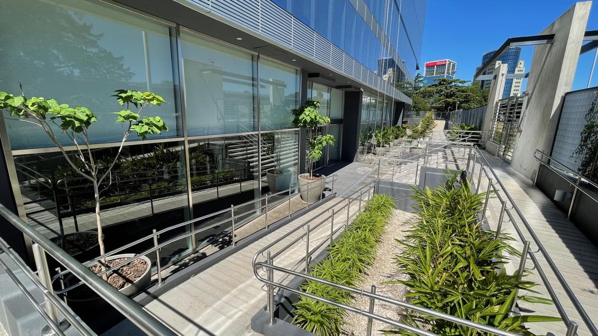 Alquiler Oficinas Espectaculares plantas de 1385Mts divisibles - Florida - Vicente López* - 1