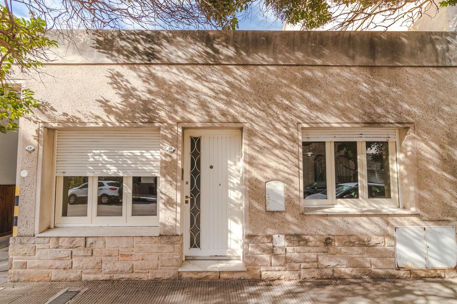 Casa en Macro Centro en Bahía Blanca. Dos propiedades más cocheras - 694 m2 - Pueyrredón 60 - 1