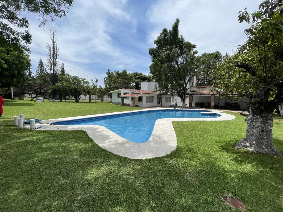 OPORTUNIDAD Gran terreno con dos pequeñas casas campiranas-Tonatico - 1