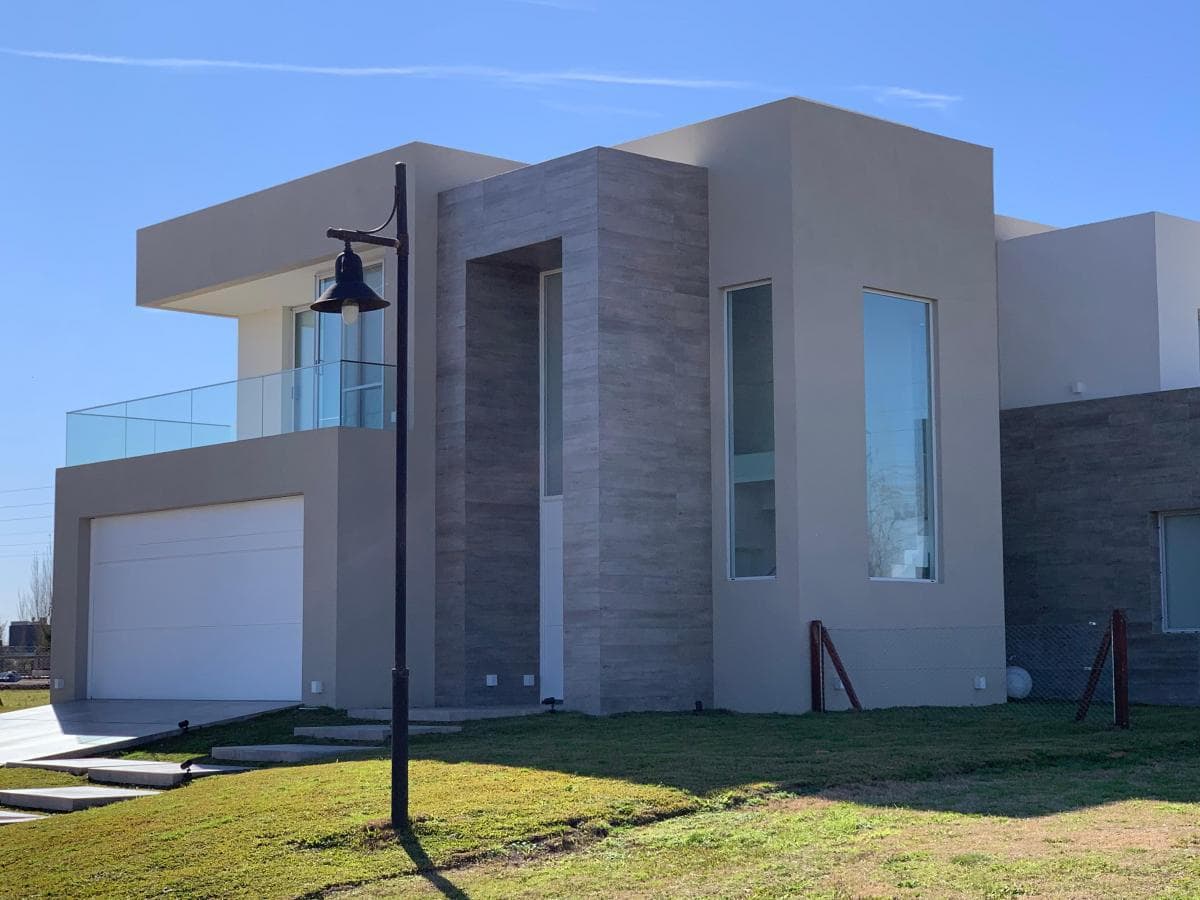 Casa en venta - 3 Dormitorios 3 Baños - Cocheras - 800Mts2 - San Vicente - 1
