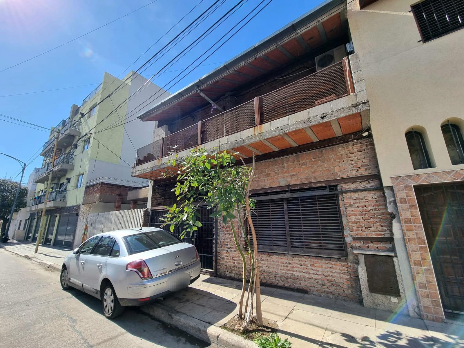 CASA SOBRE LOTE 7.79 x 17.20 - Monte Castro - 1