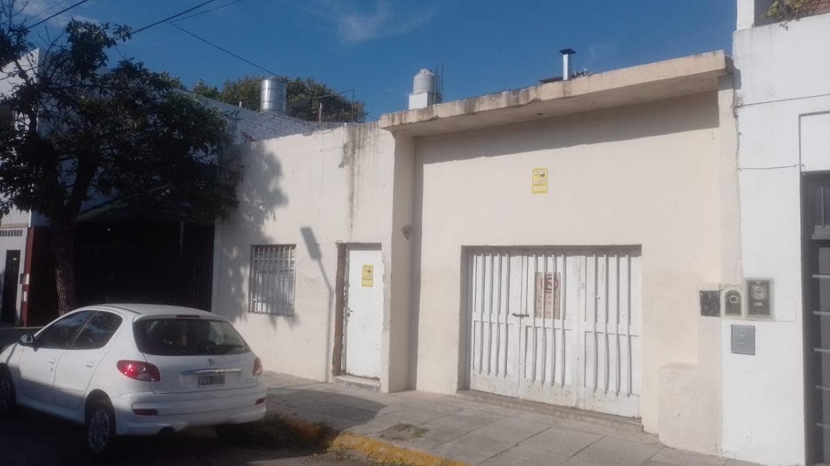 Casa en venta - 3 Dormitorios 2 Baños - 225Mts2 - Villa Pueyrredón - 1