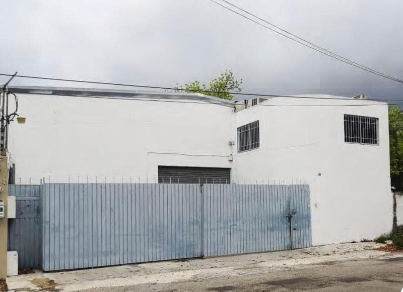 Amplia Bodega en Garcia Gineres - 1