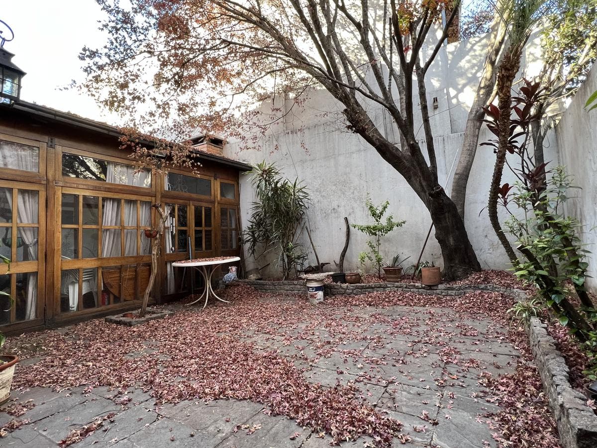 Hermoso PH con patio y terraza de 3 dormitorios con cochera - Floresta - 1