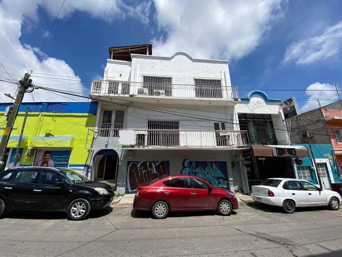 Edificio en RENTA sobre la 10a Poniente a unos metros de Avenida Central - 1