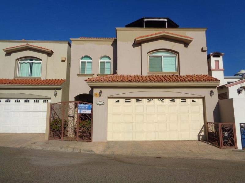 Hermosa residencia en venta centricamente ubicada en Ensenada! - 1