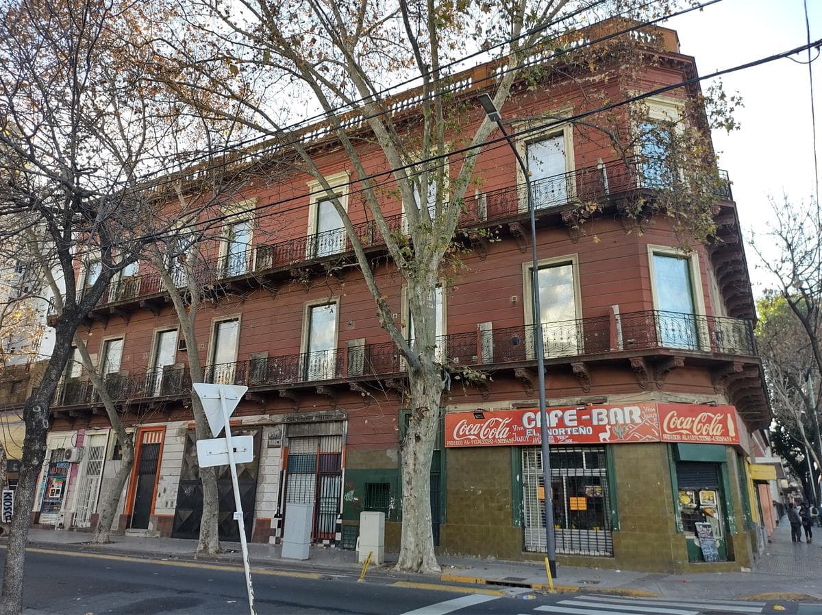 Excelente Esquina Comercial / Salta y Pavón - 1