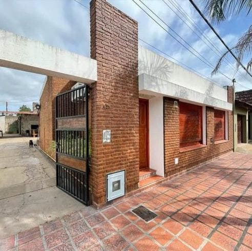 Casa en venta - 2 Dormitorios 1 Baño - 310mts2 - General Belgrano - 1