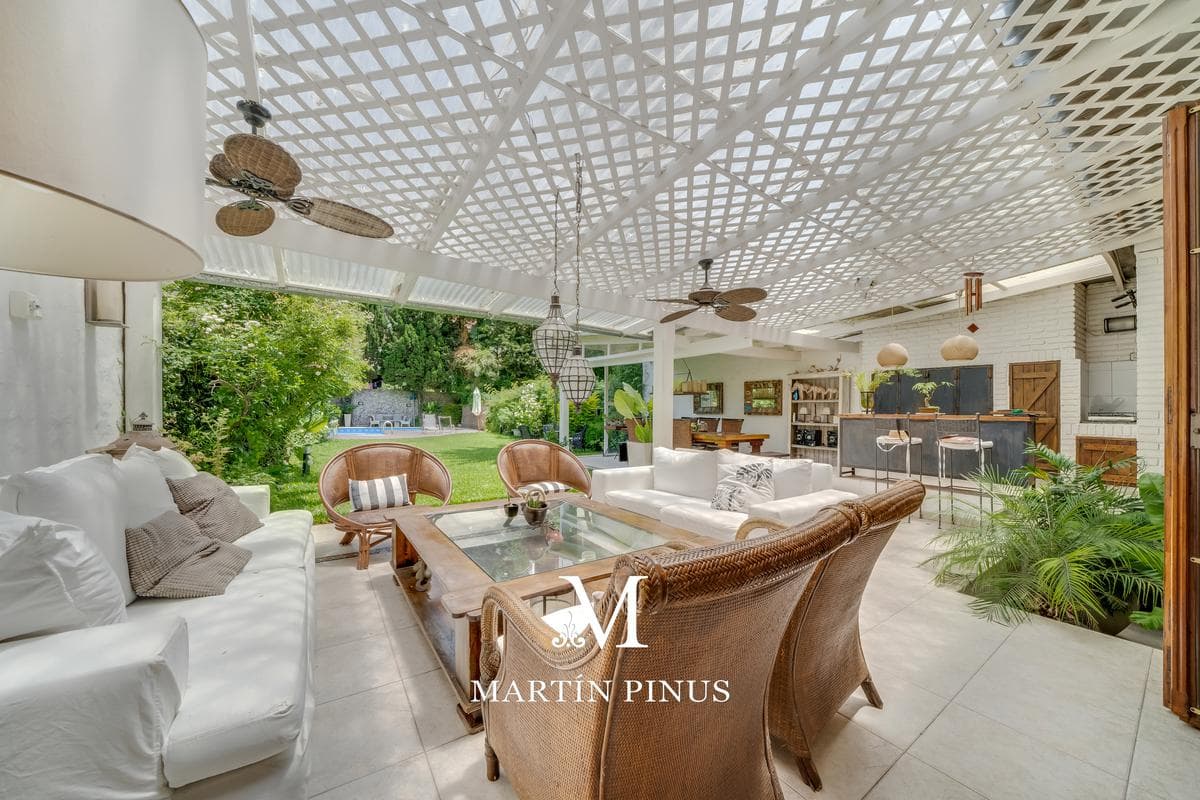 HERMOSISIMA CASA EN LOMAS DE NUÑEZ - 560 M2 - PISCINA Y JARDIN - TERRENO 10X50 - 1