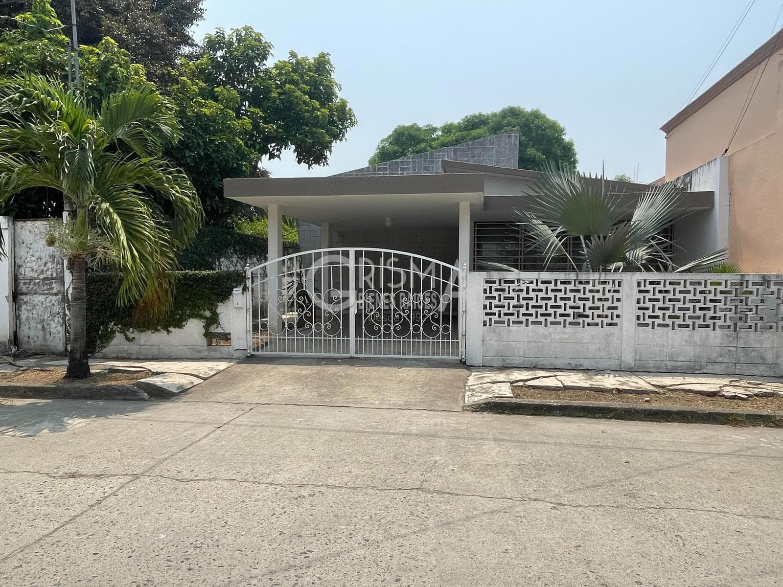 CASA AMUEBLADA O SIN AMUEBLAR EN RENTA EN COL JARDINES - 1