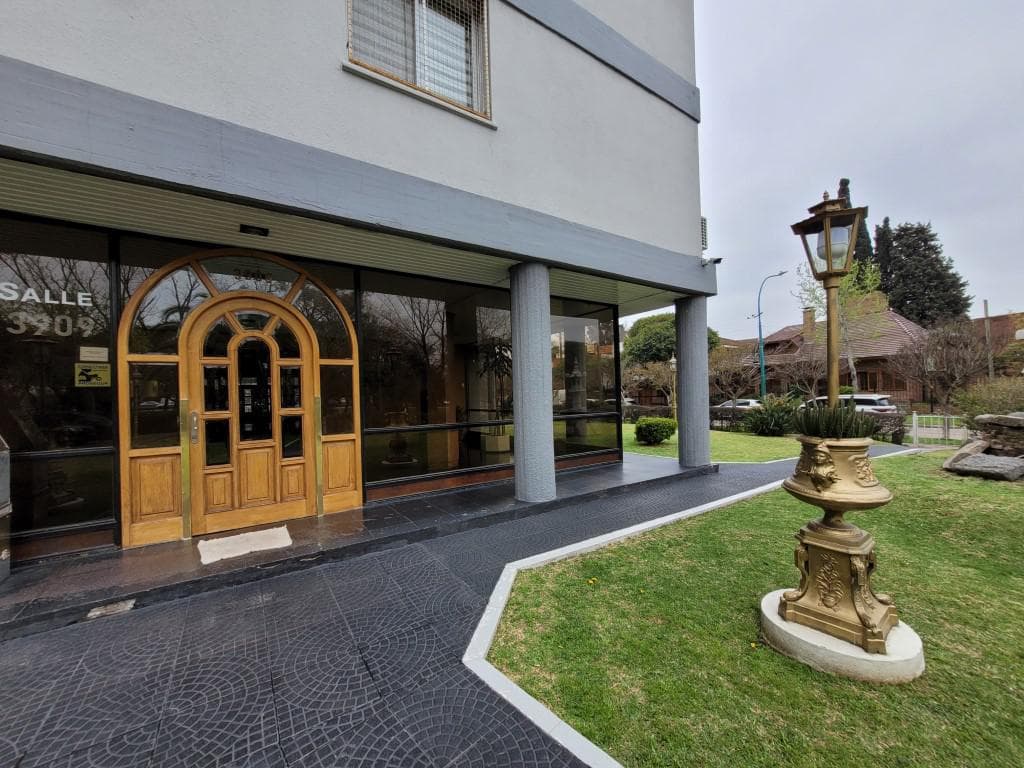 Departamento 4 amb. con cochera ubicado sobre a Av. G. Paz altura Balbín. Villa Martelli, Barrio Parque - Vicente Lopez - 1