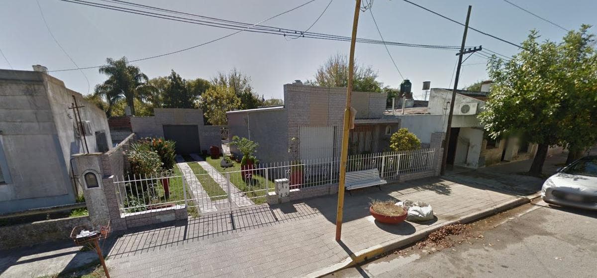 Casa en venta - 2 dormitorios 2 baños -597mts2 totales - Magdalena - 1