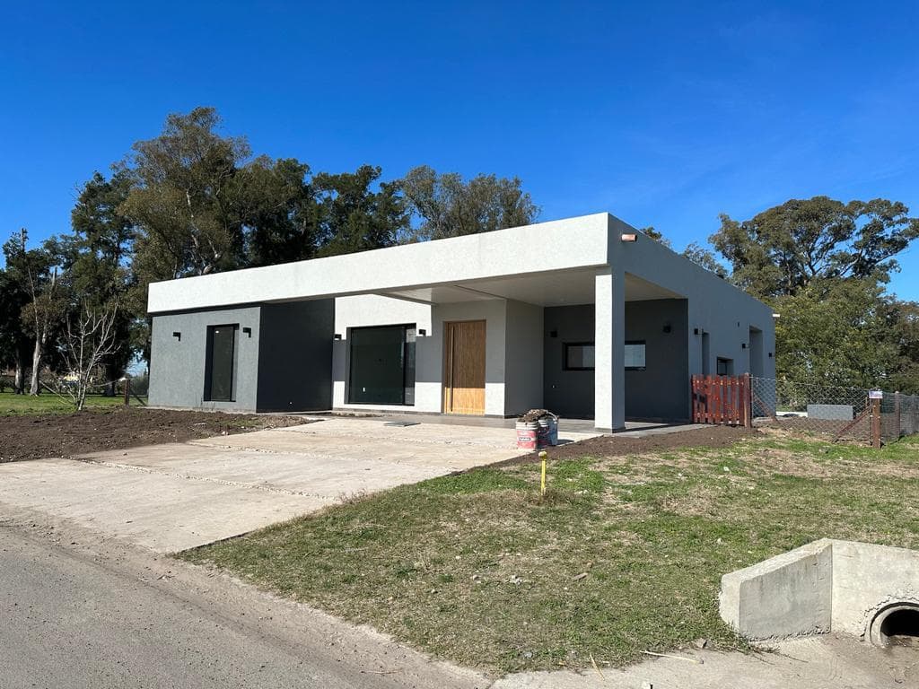 CASA EN VENTA A ESTRENAR BARRIO SAN LUCAS-CANNING - 1