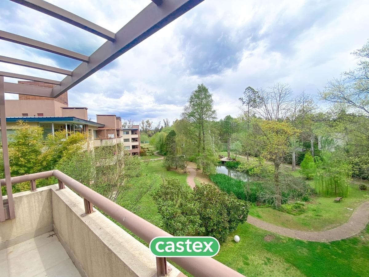 Departamento 2 ambientes con vista al lago en venta en Pilar - 1