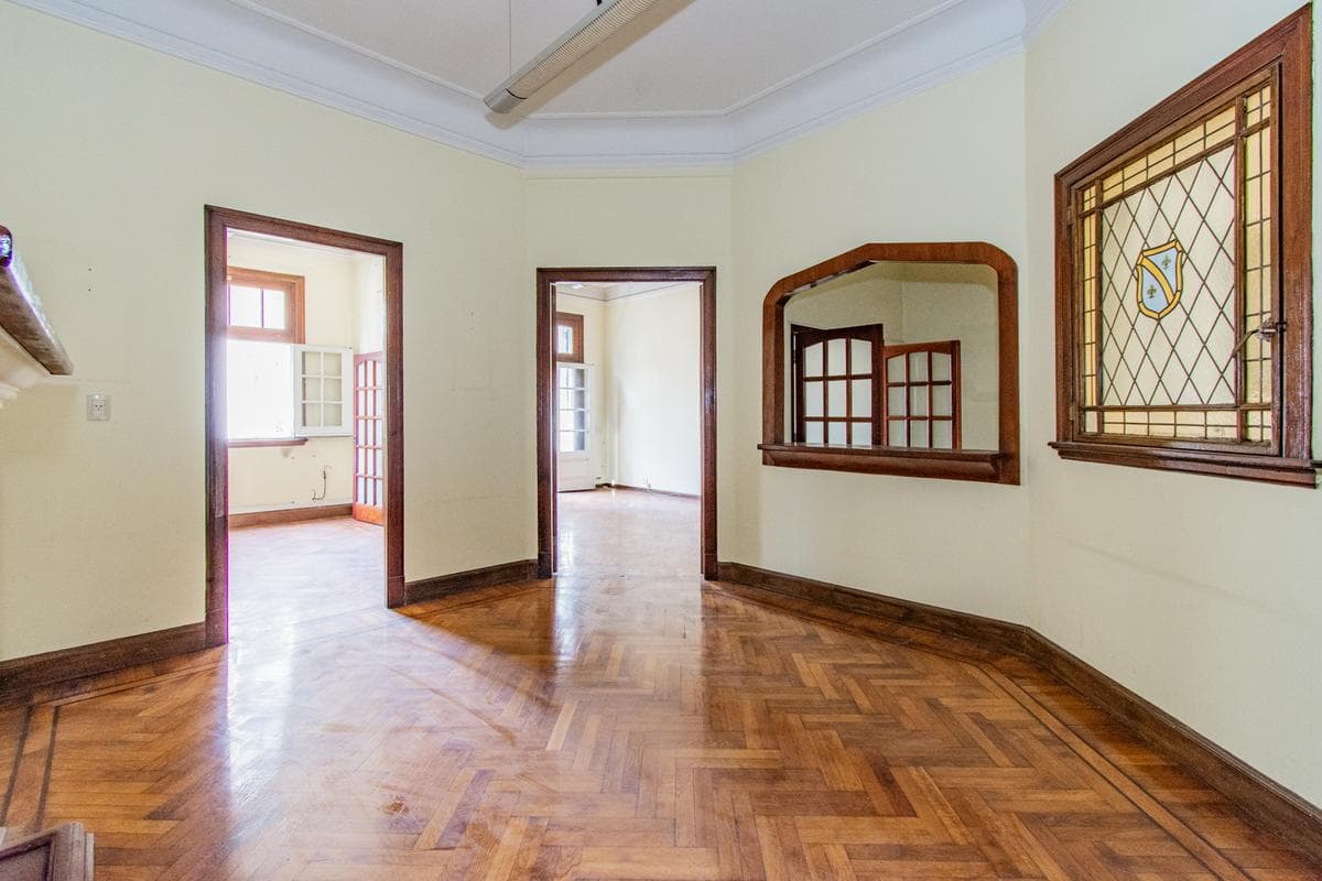 Venta Departamento - Oficina de 5 ambientes con dependencia al frente a reciclar en San Nicolás - 1