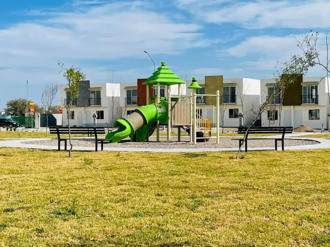 casa en venta de 2 niveles frente a parque - 1
