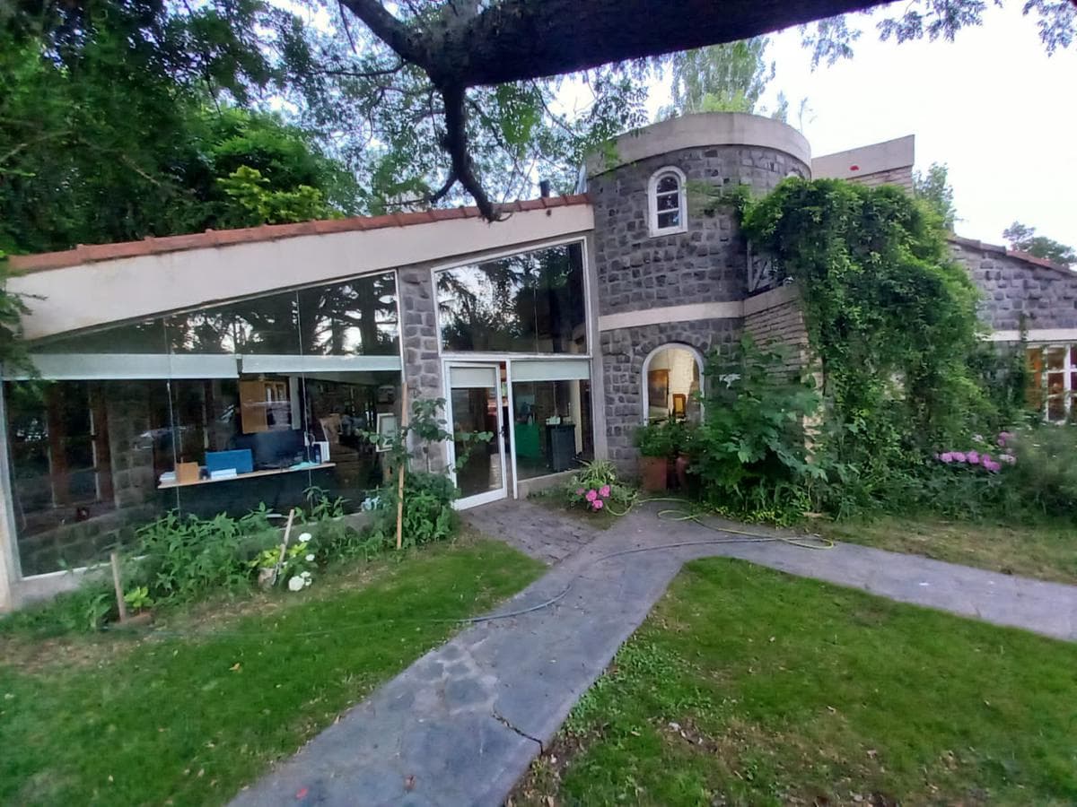 Casa en venta - 3 dormitorios 2 baños - cocheras - 1000mts2 - San Miguel Del Monte - 1