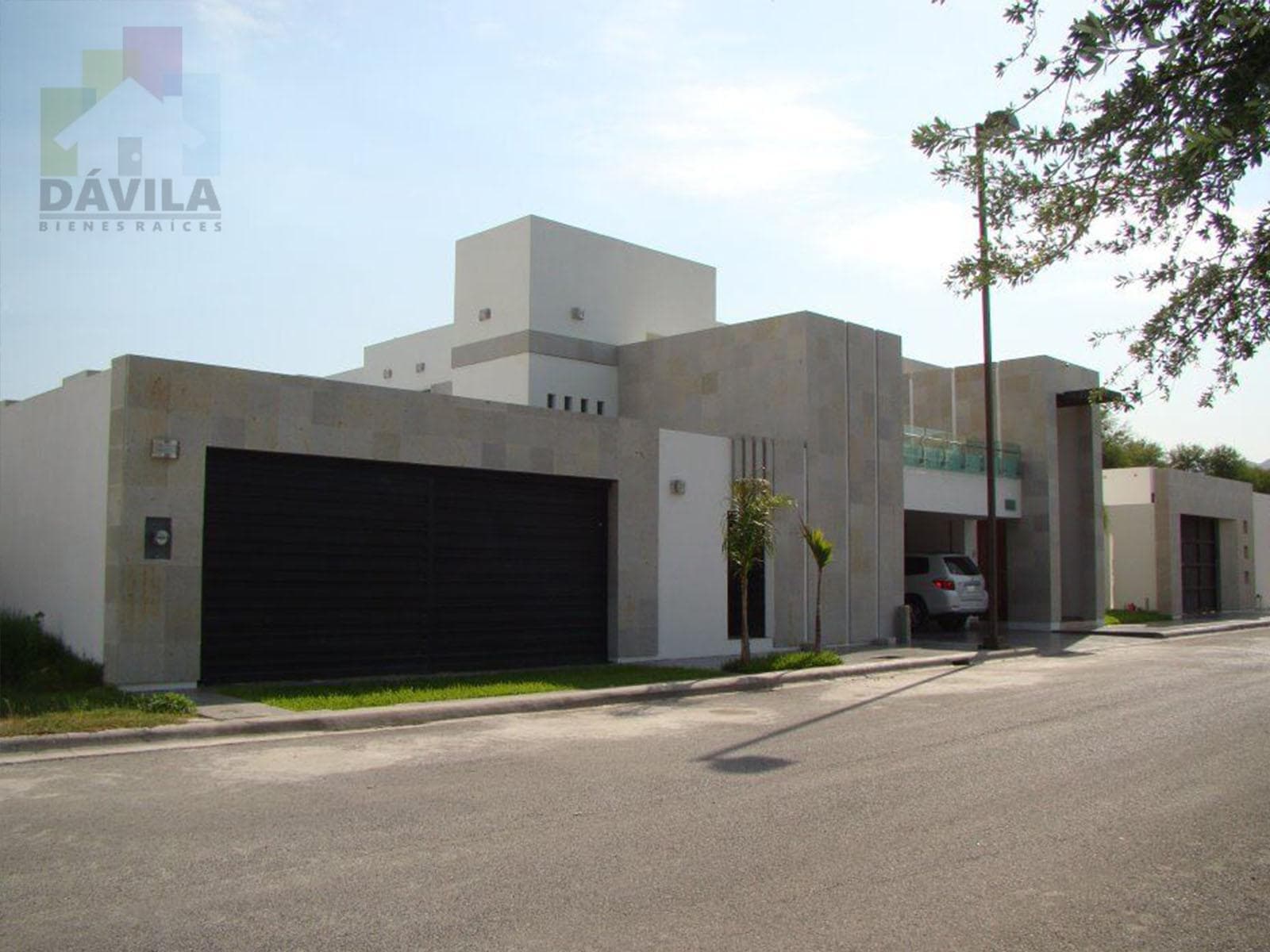 Residencia minimalista en venta Colonia Las Villas, Cd. Victoria, Tamps. - 1