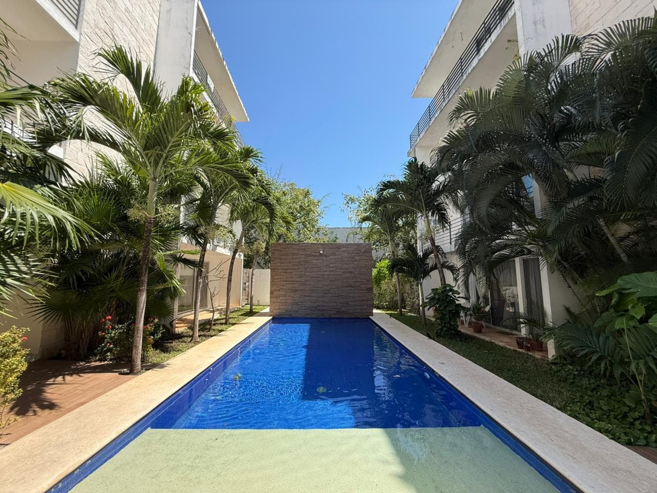 DEPARTAMENTO DE 2 RECAMARAS AMUBLADO EN PLANTA BAJA A 8 MINUTOS DE LA PLAYA - 1
