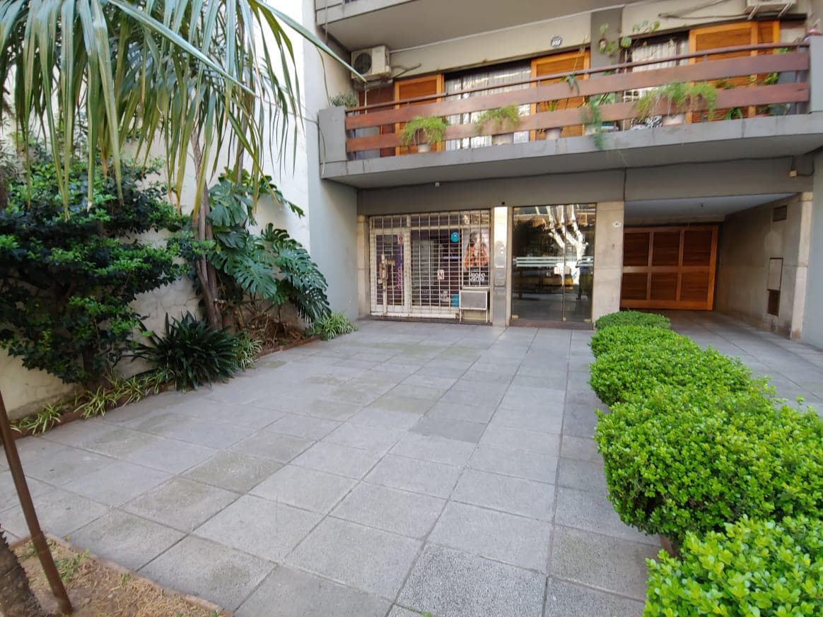 Alberdi 2400 - Local - Flores - 1
