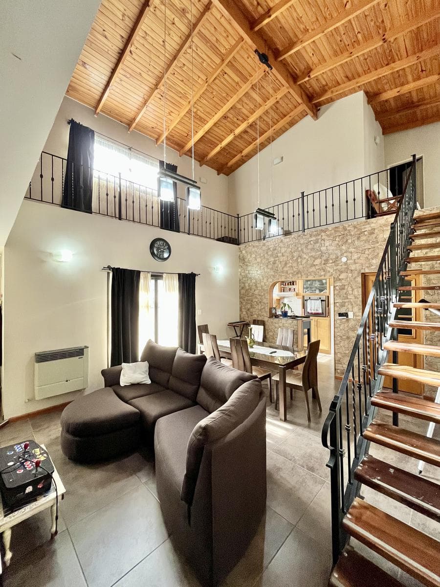 Casa en Venta de 6 ambientes, pleno Centro Zárate - 1