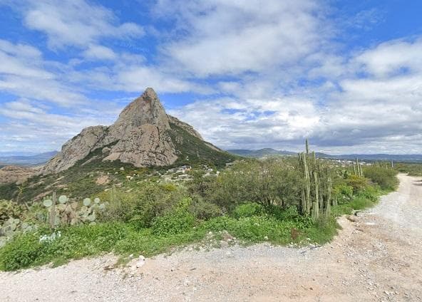 Terreno en Peña de Bernal, Querétaro. Sup. 22,792.51 m2 - 1