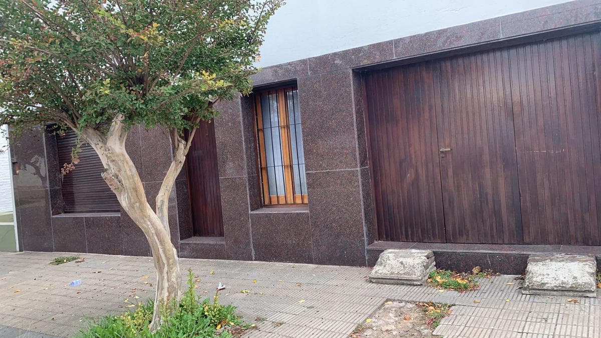 Casa en venta - 3 dormitorios 1 baño - 120 mts2 - Magdalena - 1