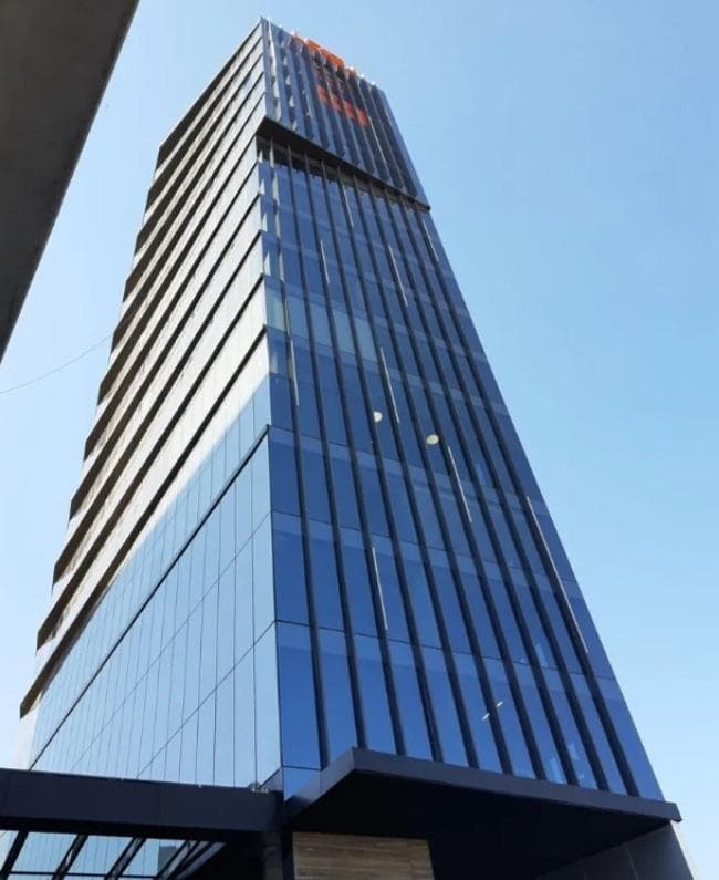 OFICINA EN RENTA EN TORRE LEVEL CON PERSIANAS Y AIRE ACONDICIONADO EN JURICA QUERETARO, QRO. - 1