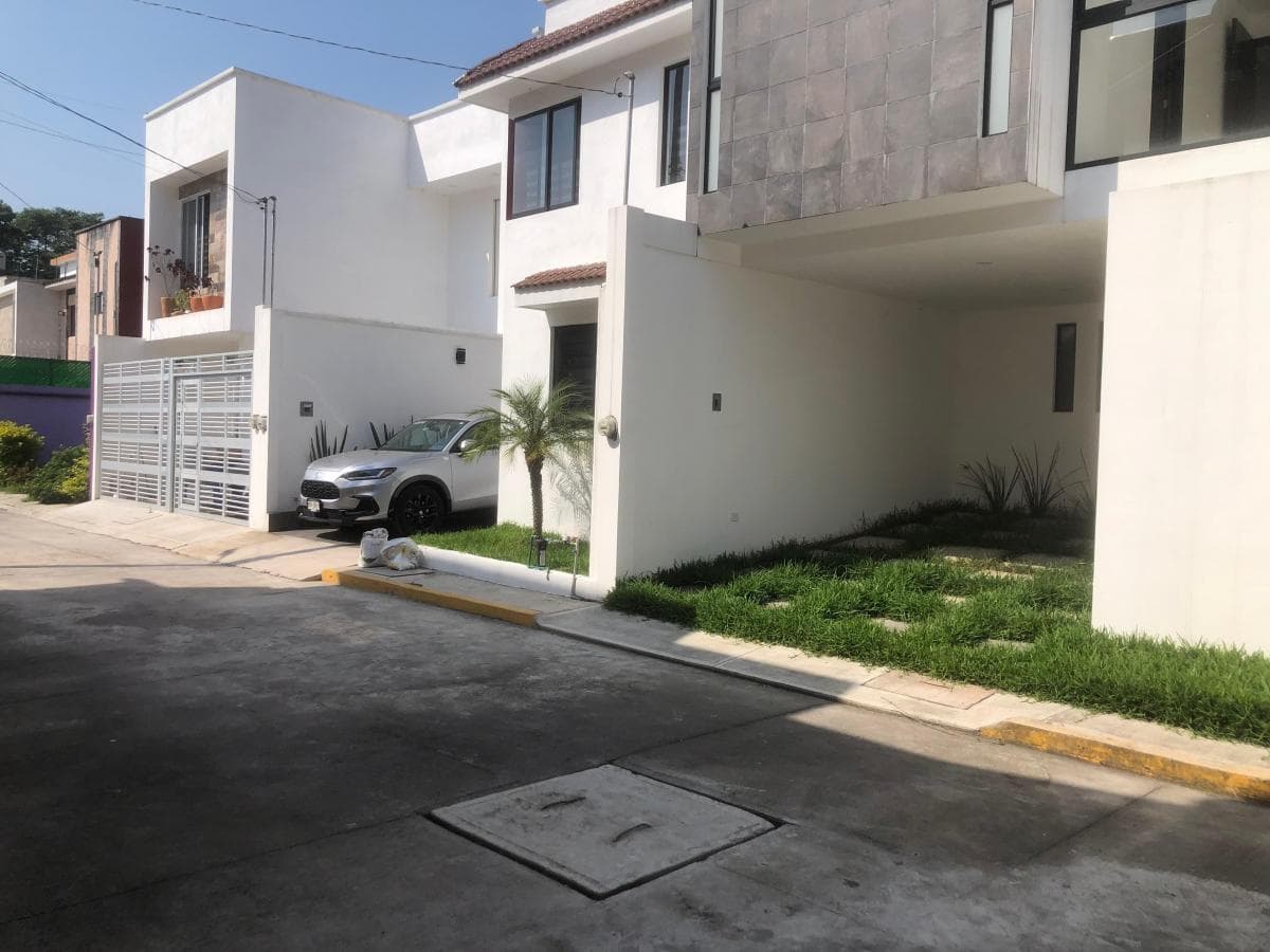 CASA EN VENTA EN BANDERILLA, VER. - 1