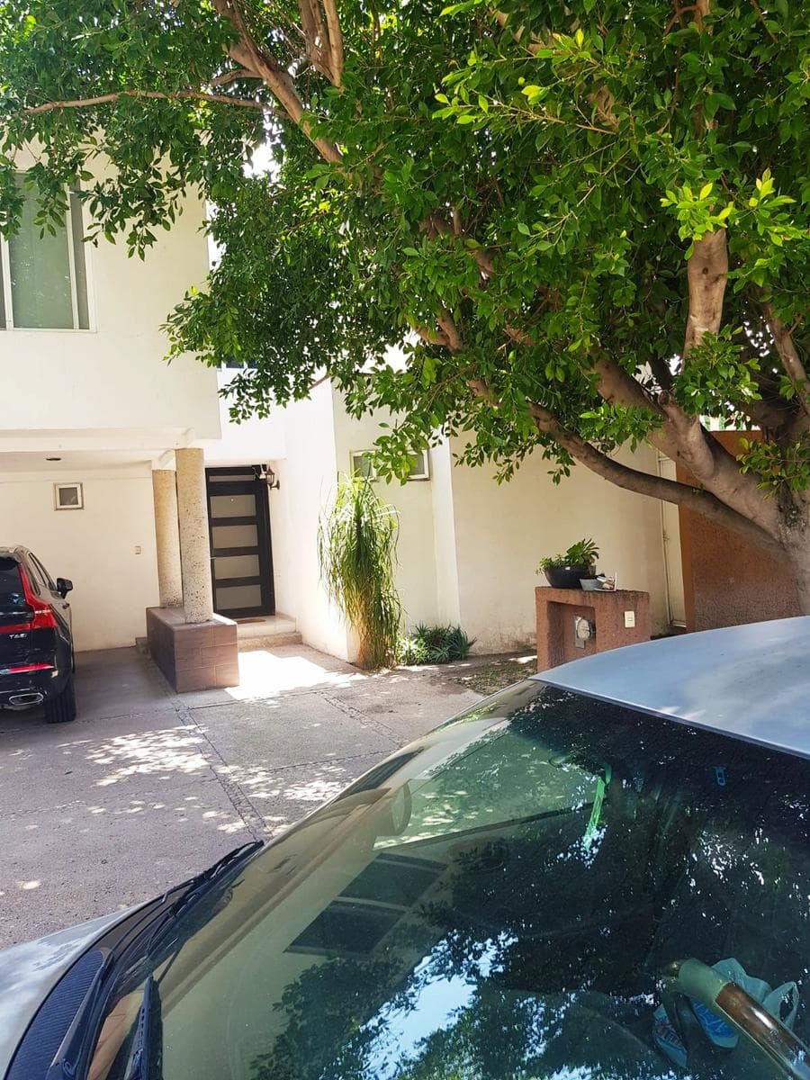 CASA EN RENTA AMUEBLADA/VENTA ALAMO COUNTRY CLUB CELAYA - 1