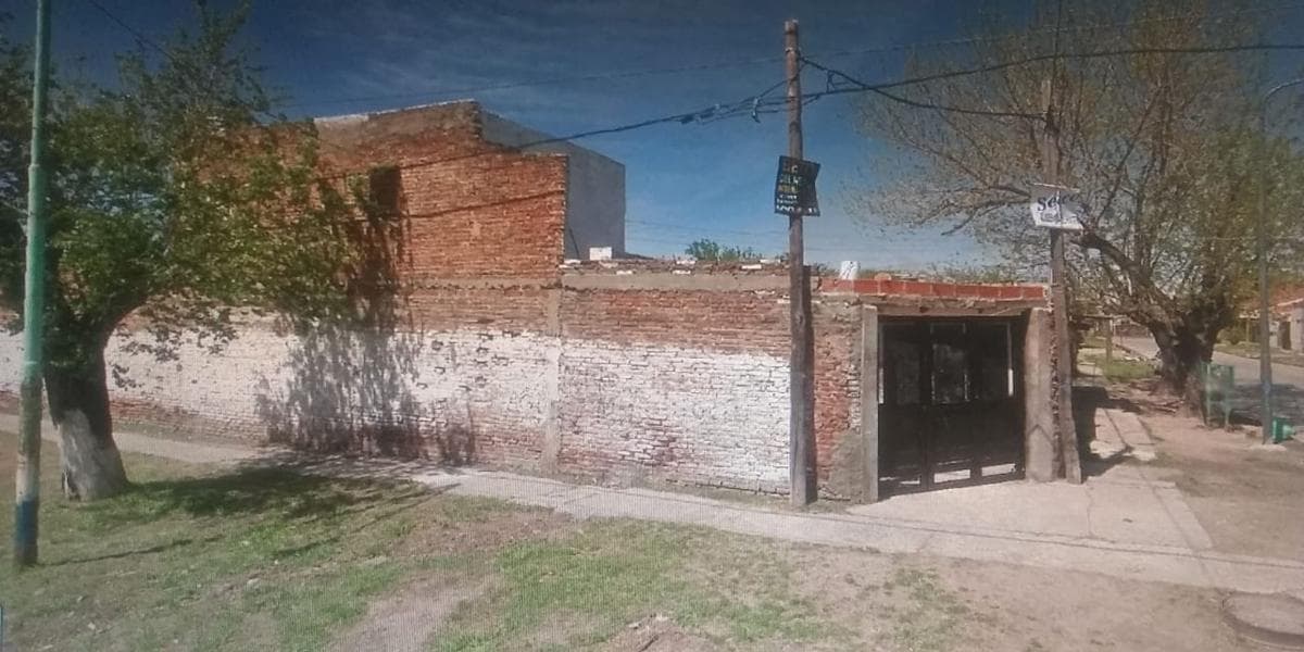 Edificio Comercial en venta - 2 dormitorios 1 baño 1 stud 9 boxes - 204 mts 2totales - Ensenada - 1
